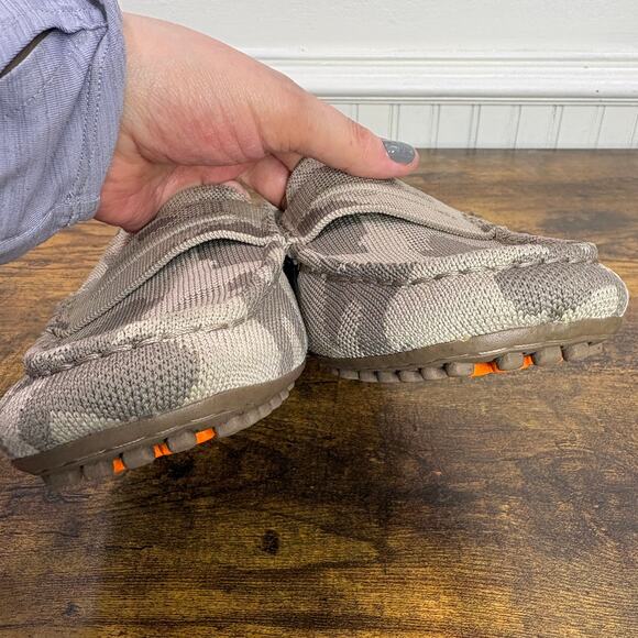 Rothys Mens Size 7.5 The Driving Loafer Gray Desert Camo Shoes Washable Comfort